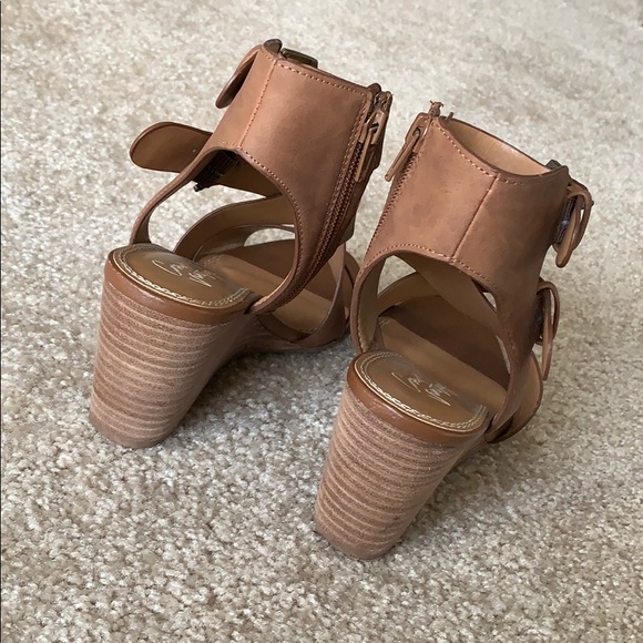 Crown Vintage brown 3 inch wedged sandals - Picture 7 of 7